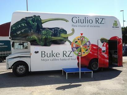 Rijk Zwaan muestra sus novedades en pimiento lamuyo e italiano a través de un autobús informativo