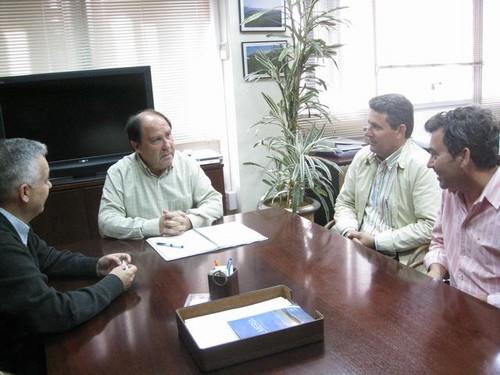 La organización agraria Unión de Uniones analiza la situación del sector con el delegado de Agricultura