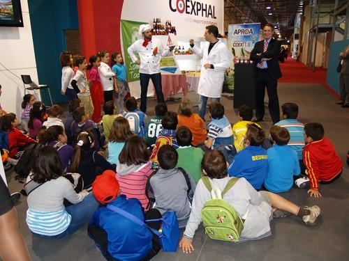 Más de 90 niños visitan el stand de Aproa en Expo Agro para aprender a comer sano