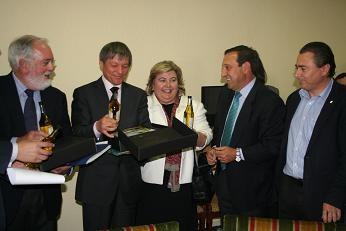 El Gobierno andaluz reclama a Bruselas medidas urgentes para evitar hundimiento de precios en aceite antes de la nueva PAC