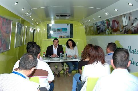 La Junta Y  FASEPAN informan a empresarios sobre la marca Parque Natural en Expolevante