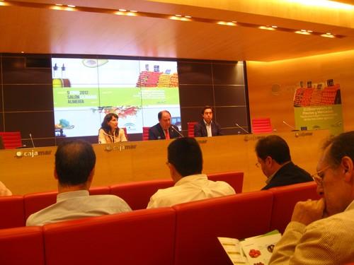 El delegado de Agricultura asegura que el Observatorio de Precios de Andalucía ayudará a mejorar la renta de los agricultores