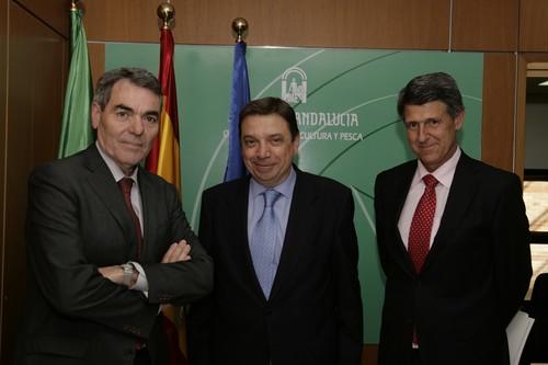El consejero de Agricultura, Luis Planas se reúne con Faeca para conocer la situación del sector