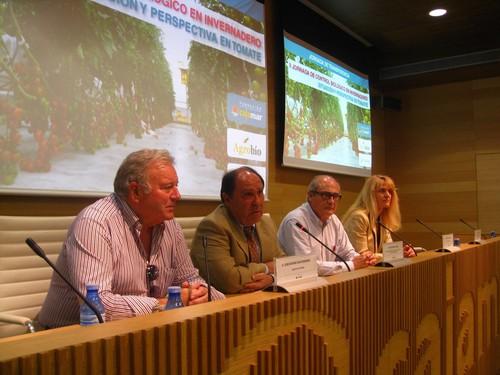 Agricultura confirma un incremento excepcional del control biológico en el cultivo de tomate en la próxima campaña