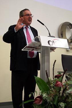 Fernando Faces García, profesor del  Instituto San Telmo , afirma que el sector agrícola de Almería debe exportar fuera de Europa