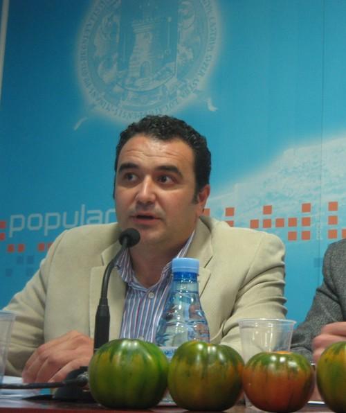 El parlamentario andaluz del PP José Cara Cara pide al consejero Planas que olvide las visitas para 'cubrir expediente' y venga a ofrecer soluciones a los agricultores