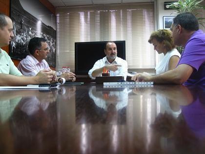 El delegado territorial de Agricultura, Pesca y Medio Ambiente analiza con UPA las perspectivas para la próxima campaña