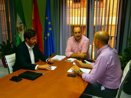 El alcalde y el concejal de Agricultura del Ayuntamiento de El Ejido se han reunido con el delegado de Agricultura para tratar asuntos prioritarios en este arranque de campaña