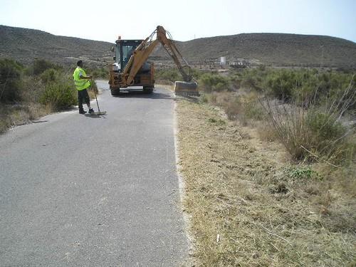 El Ayuntamiento de Almería invierte 34.000 euros en la mejora y limpieza de más de 13.200 metros de caminos rurales