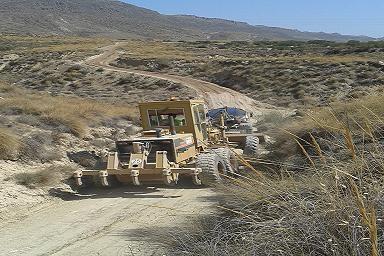 La Junta realiza obras de mejora en el camino rural de Los Molinos, en Lucainena de Las Torres