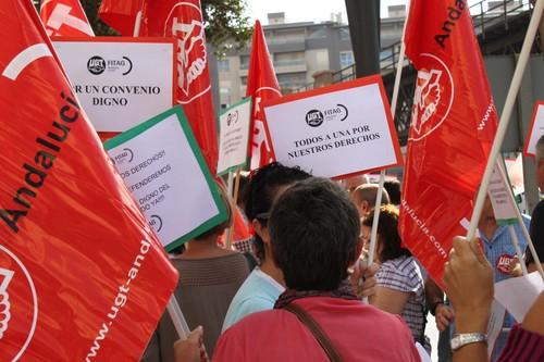 Los trabajadores del manipulado han protagonizado hoy la primera de varias concentraciones por un 'convenio digno'