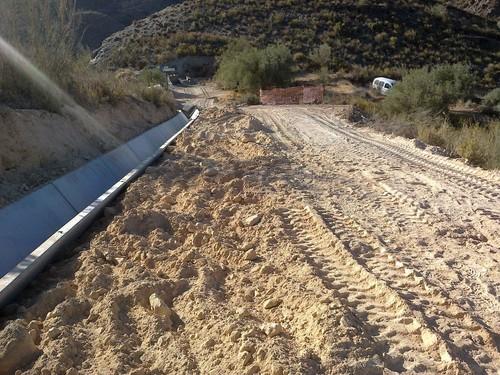La Junta realiza obras de mejora de los caminos rurales Huertecicas Bajas y Olivarico,en Líjar