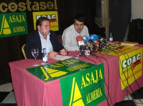 COAG critica la “dejadez” de la Administración y UPA culpa al propio sector de la situación actual de la Interprofesional