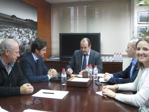 Ayuntamiento y Medio Ambiente ponen en común alternativas viables para el tratamiento de los restos vegetales