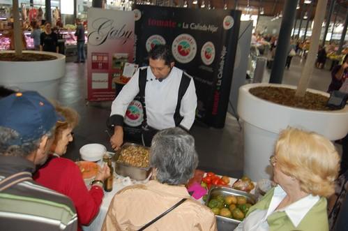 Tomate La Cañada llena de rojo el Mercado Central de Almería gracias a sus ‘I Jornadas de Promoción y Degustación’