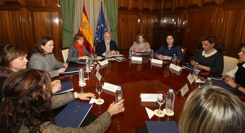FADEMUR demanda a Arias Cañete 'un verdadero impulso' a la titularidad compartida