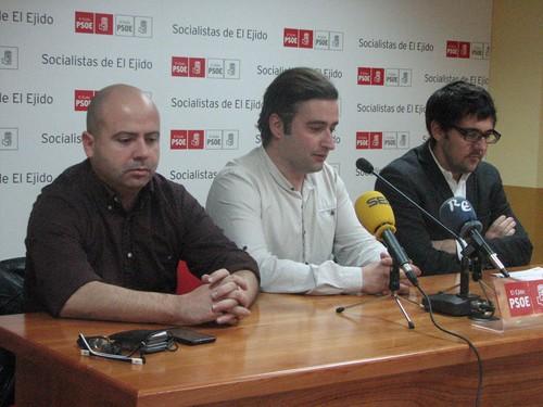 El PSOE de El Ejido solicita facilitar la instalación de aerogeneradores para reducir el coste eléctrico de las comunidades de regantes