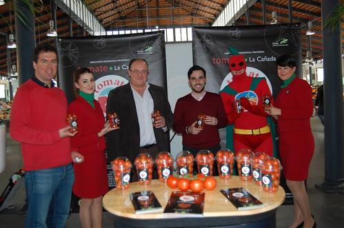 El Mercado Central vuelve a llenarse del mejor sabor con el Tomate La Cañada, único con denominación de origen en España