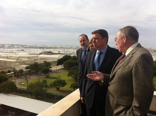Junta apuesta por la investigación para mejorar las técnicas productivas de los cultivos de invernadero y la eficiencia de los sistemas de riego