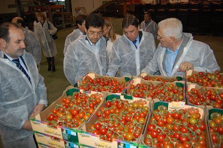 El consejero de Agricultura Luis Planas visita las instalaciones de Vegacañada en su décimo aniversario