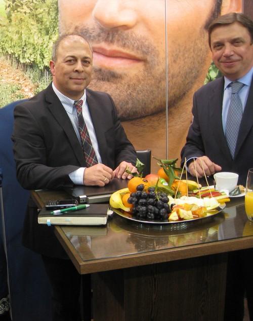 Planas debate con distribuidores internacionales estrategias que refuercen la presencia de las frutas y hortalizas andaluzas