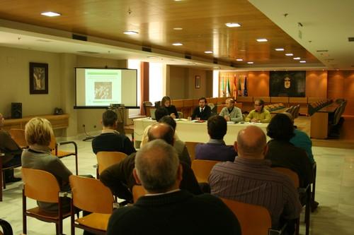 El Ayuntamiento de El Ejido presenta a las comercializadoras del municipio el proyecto de transformación de los restos vegetales en alimento para el ganado