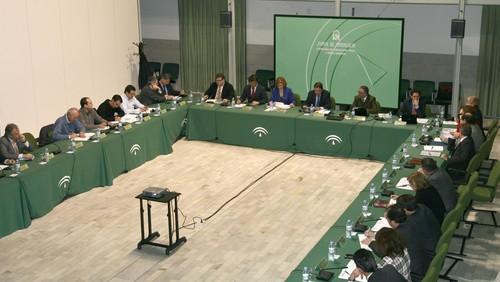 La Junta reforzará la investigación mediante programas de formación para jóvenes y cooperación con otras instituciones