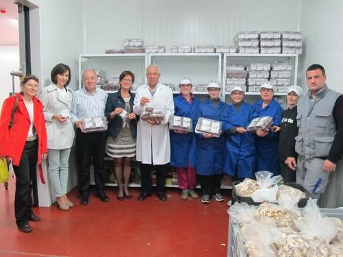 La delegada de Economía visita la empresa Agrovida de Alimentación en Viator, que elabora productos de V gama