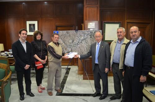 Diputación entrega el proyecto que dará agua a los regantes de Alboloduy, Alsodux y Sta. Cruz