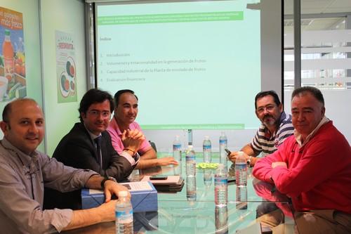 El alcalde y el concejal de Agricultura de El Ejido presentan su proyecto de ensilado a Unica Group
