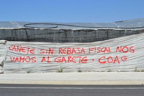 Los comités de COAG realizan pintadas exigiendo la Rebaja Fiscal para el campo almeriense
