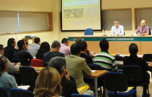 Agricultores y técnicos de la cooperativa Vicasol participan en una jornada técnica en la Estación Experimental Cajamar Las Palmerillas