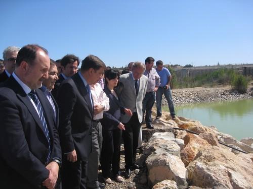 Luis Planas destaca el esfuerzo inversor realizado por la Junta para reducir el nivel del agua de la balsa del Sapo