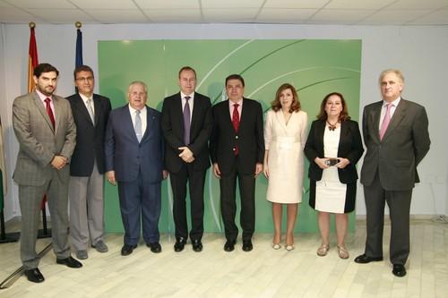 Planas aborda con empresarios de la distribución las estrategias para mantener el tejido productivo del sector agrario
