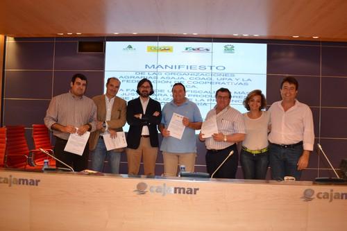 ASAJA, COAG, UPA y FAECA firman un manifiesto en favor de una fiscalidad justa para el sector hortícola almeriense