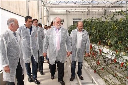 El ministro de Agricultura, Alimentación y Medio Ambiente, Miguel Arias Cañete, visita el Centro de Ensayos y Demostraciones de Rijk Zwaan, en El Ejido