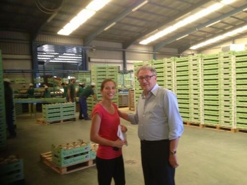 El alcalde de Cuevas del Almanzora visita la empresa Val de Serigny