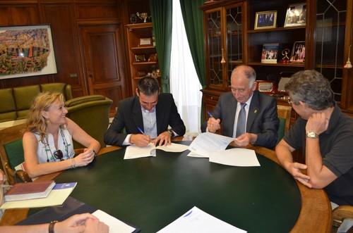 Diputación y COEXPHAL firman un acuerdo que favorecerá la incorporación en el sector agrícola de usuarios del Servicio Provincial de Drogodependencias