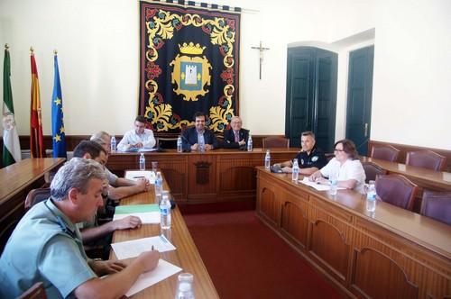 La Junta Local de Seguridad de Níjar acuerda aumentar la vigilancia en el campo e insta a los agricultores a denunciar