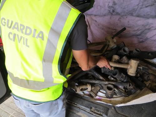 La Guardia Civil recupera la totalidad del material sustraído en una finca invernada y detiene a los autores del robo