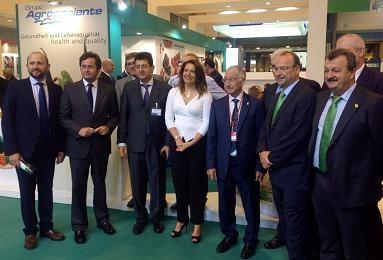 El alcalde de El Ejido y el concejal de Agricultura éstán en Fruit Attraction apoyando al sector agrícola local