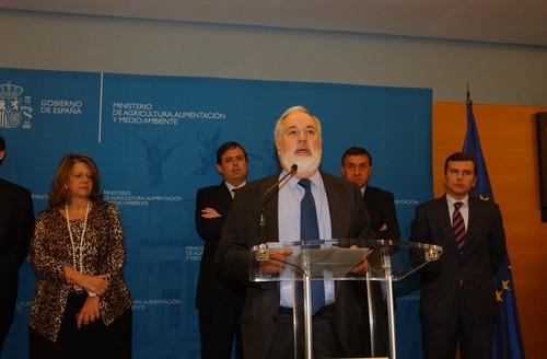 Arias Cañete valora la reforma de la PAC “como soporte de una agricultura realmente activa y orientada al mercado”