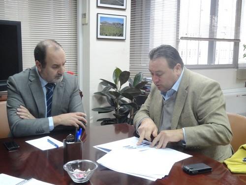 ASAJA pide apoyo al delegado de Agricultura en su solicitud de una rebaja fiscal para 2013