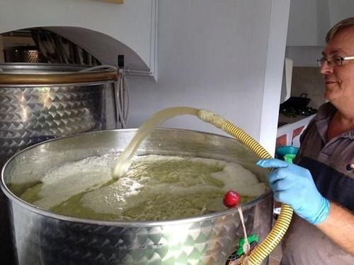 La Junta de Andalucía celebra en Abla un curso sobre la iniciación a la elaboración de vinos blancos y tintos