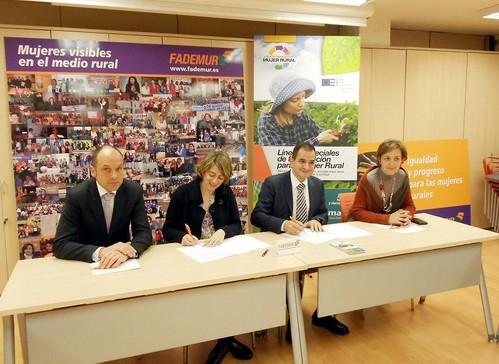 FADEMUR y Cajamar firman un convenio con líneas especiales de financiación para las mujeres rurales