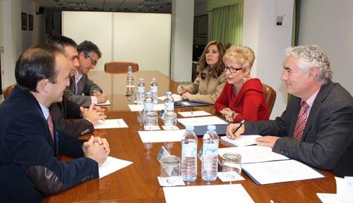 Elena Víboras se reúne con APROA y COEXPHAL para analizar la situación de las organizaciones de productores hortofrutícolas