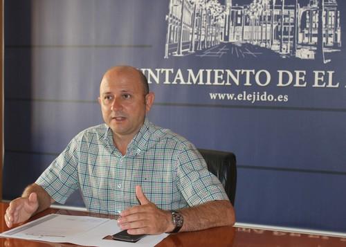 El equipo de gobierno del Ayuntamiento de El Ejido confía en que en los próximos días se anuncien el resto de medidas para los afectados por el granizo