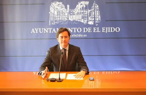 El Ayuntamiento de El Ejido acusa a la Junta de burlarse de los agricultores de El Ejido al discriminarlos en el reparto de las ayudas para la mejora de los caminos rurales