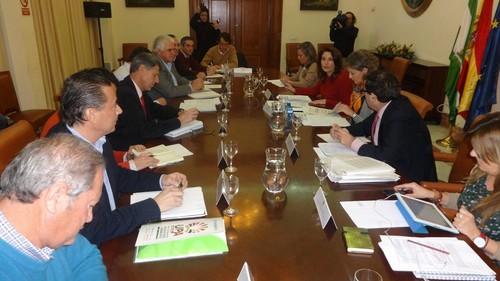La secretaria general de Agricultura y Alimentación del Gobierno de Rajoy intenta convencer de que Andalucía sale beneficiada del reparto de la PAC
