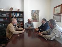 ASAJA y el alcalde de Adra mantienen una reunión para abordar los problemas del sector agrario